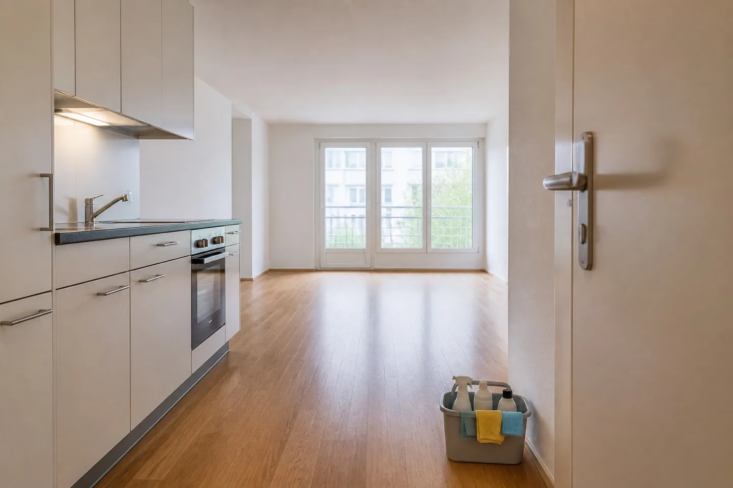 Geräumte leere Wohnung bereit für die Übergabe
